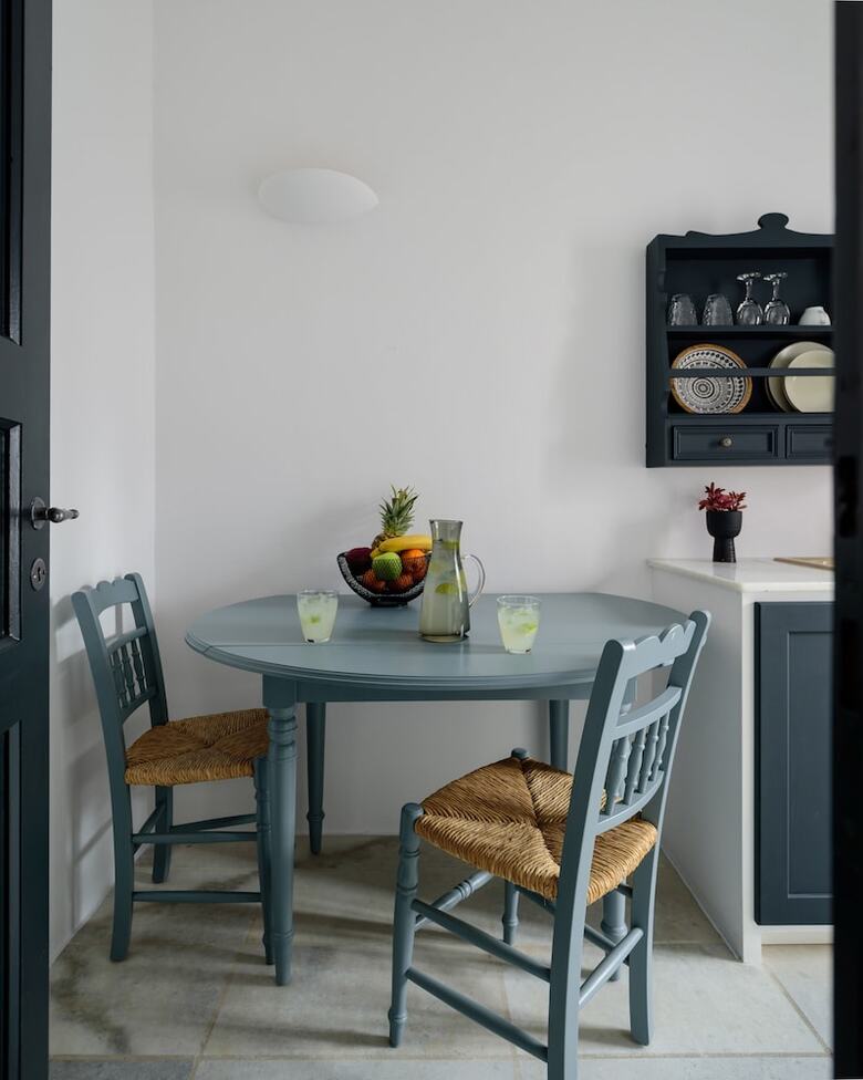 Firalia, Casa In Rock Suites