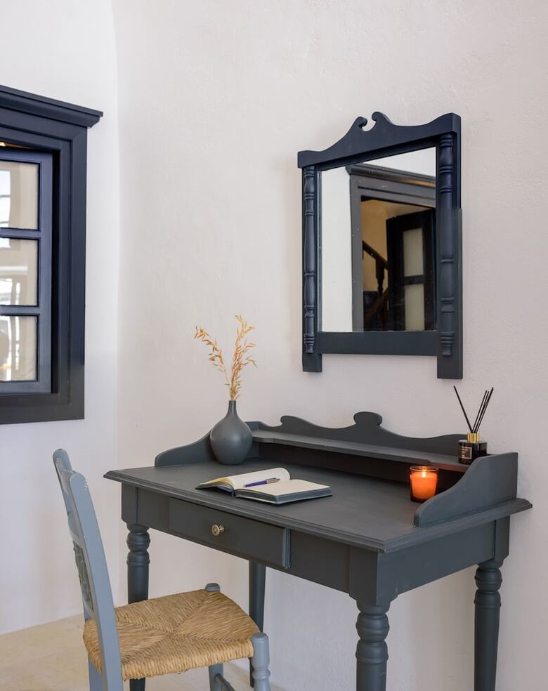 Firalia, Casa In Rock Suites