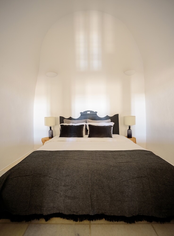 Firalia, Casa In Rock Suites
