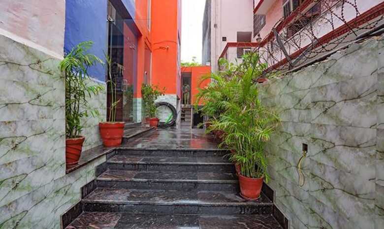 Fabhotel Red Roof Residency
