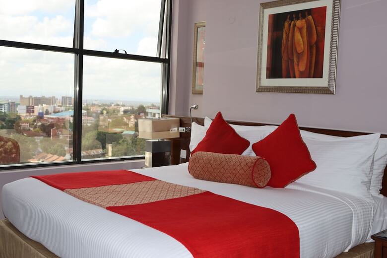 Hotel The Clan Suites