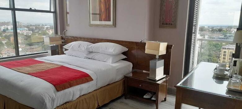 Hotel The Clan Suites