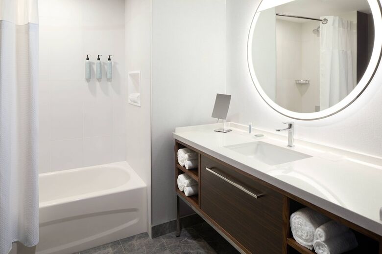 Hotel Courtyard By Marriott Montreal Laval