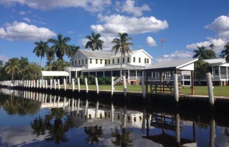 Hotel Rod And Gun Club