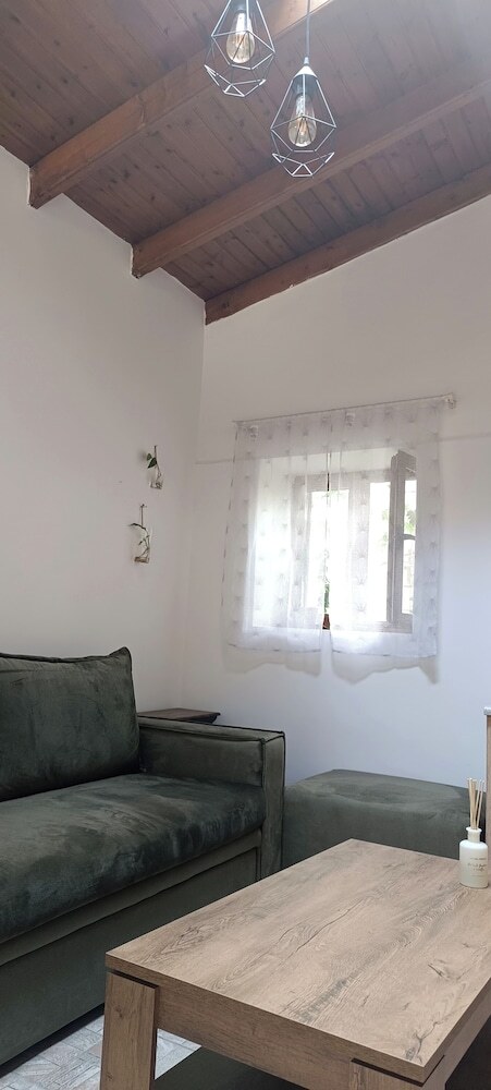 Apeiron Acropolis Suites