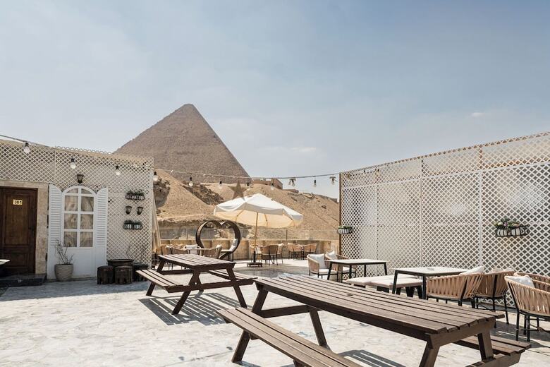 Villa Khufu Pyramids Hotel