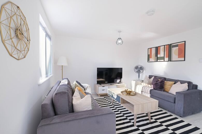 Modern 5 Bedroom 3 Bath Hse Aylesbury