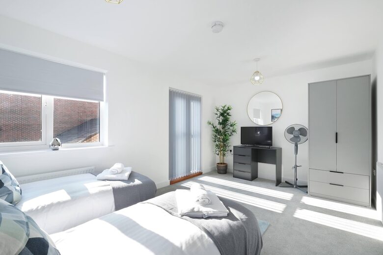 Modern 5 Bedroom 3 Bath Hse Aylesbury
