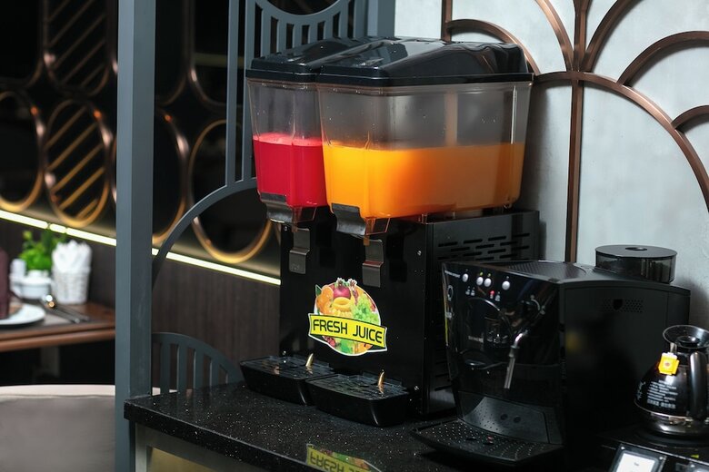 May De Ville Crown Hotel