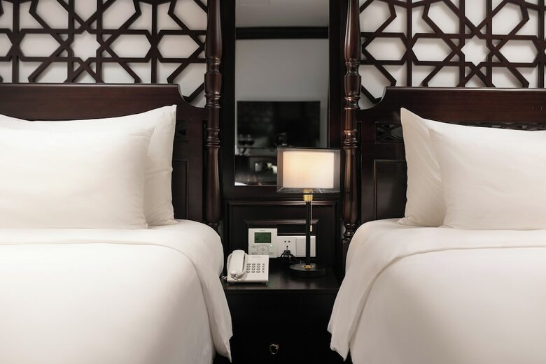 May De Ville Crown Hotel