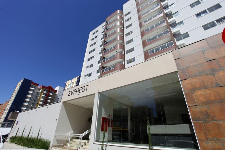 Everest Flat Service