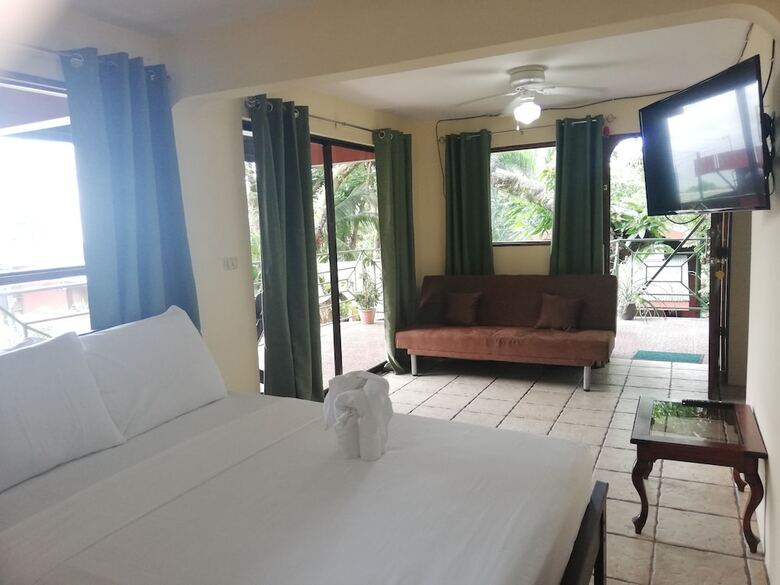 Hotel Paradise Inn