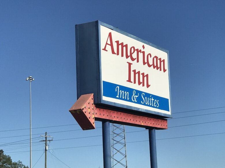 Motel American Inn And Suites
