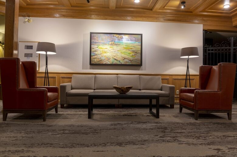 Hotel Whistler's Inn