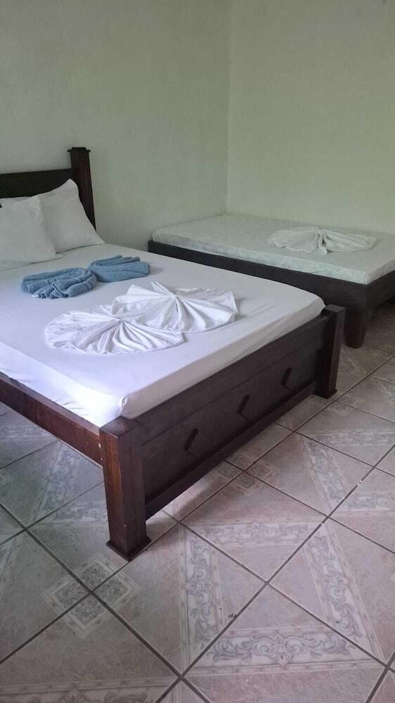 Bed & Breakfast Cabinas Tortuguero Natural