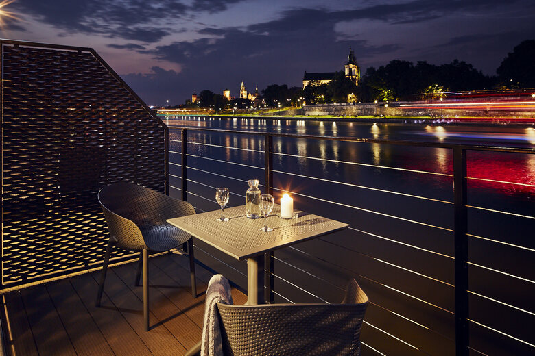 New Port Hotel