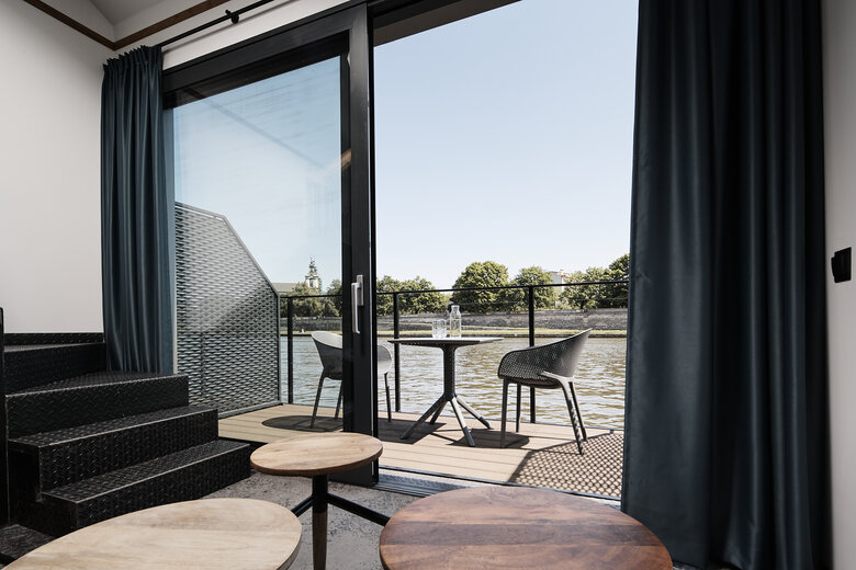 New Port Hotel