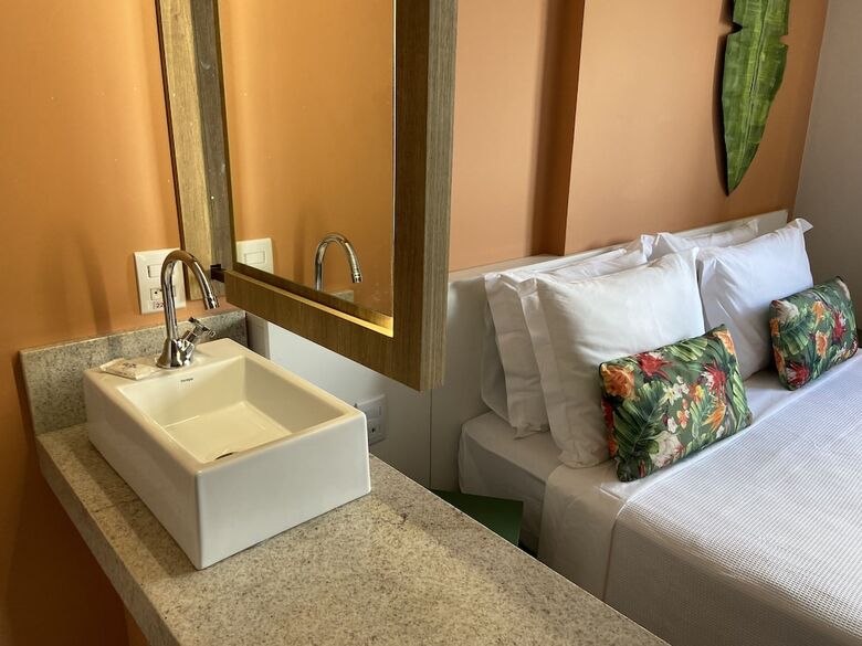 Hot Beach Suites