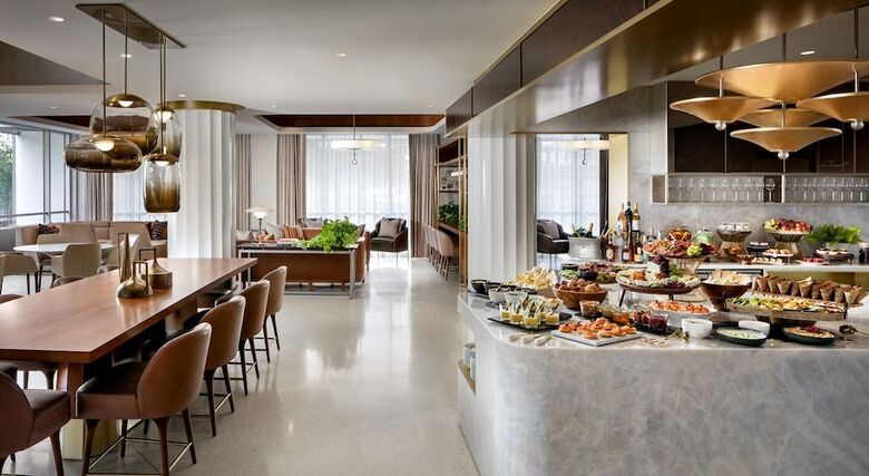 Hotel Fairmont Century Plaza Gold Experience