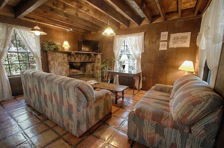 Bear Creek Motel And Cabins