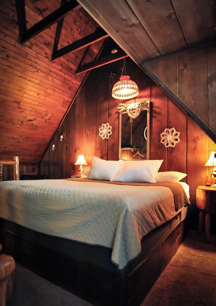 Bear Creek Motel And Cabins