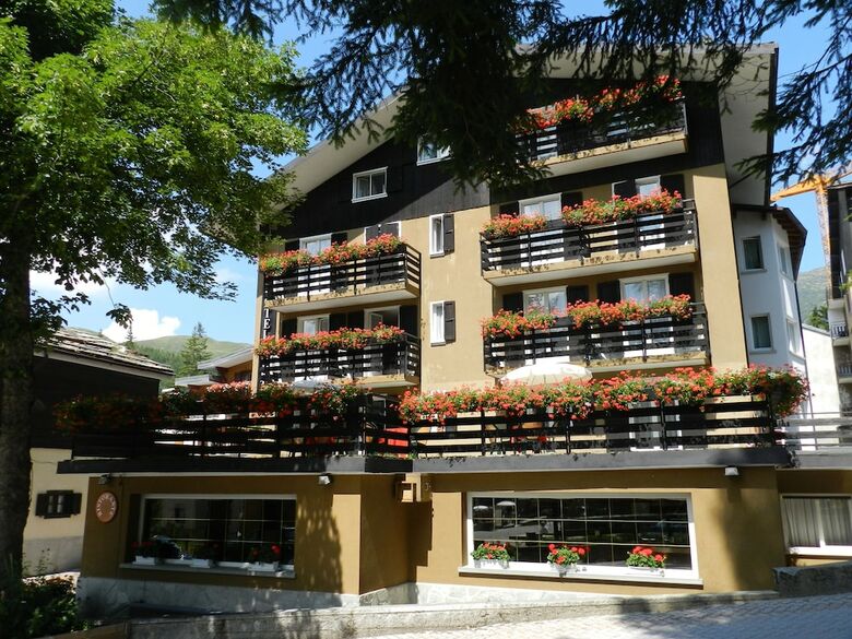 Hotel Emet