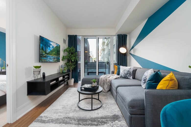 Hotel Peter St - Downtown Suite With Balcony