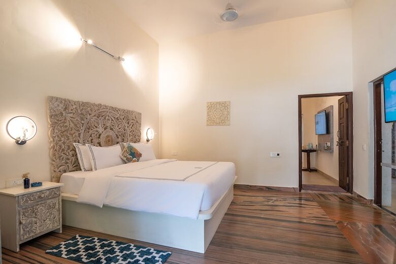 Hotel Sashas Holiday Village