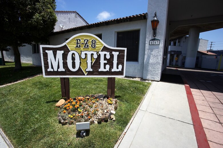 Hotel E-z 8 Motel Old Town