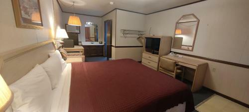 Twin Pine Motel