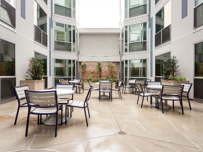 Aparthotel Pelican Fully Furnished Apartments