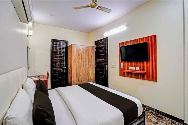 Hotel Homefort Stays, Millennium City Centre Gurugram