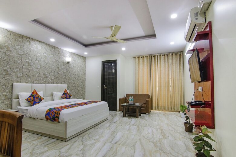 Hotel Homefort Stays, Millennium City Centre Gurugram
