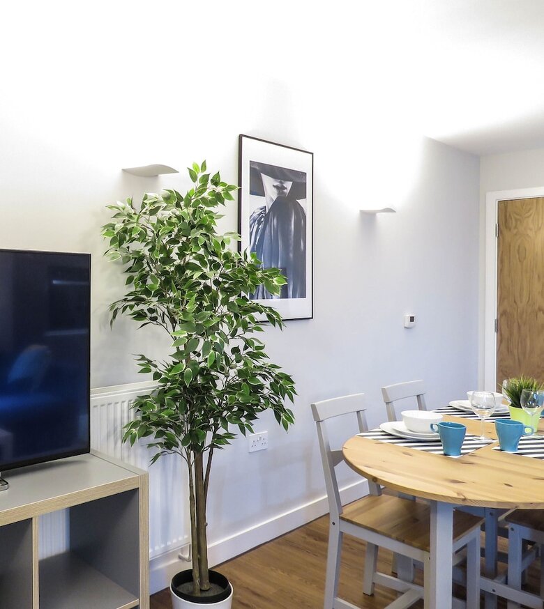 Tudors Esuites City Centre House