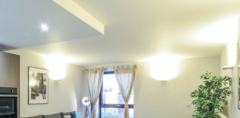 Tudors Esuites City Centre House