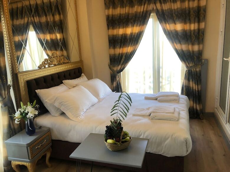 Golden Hill Hotel Downtown