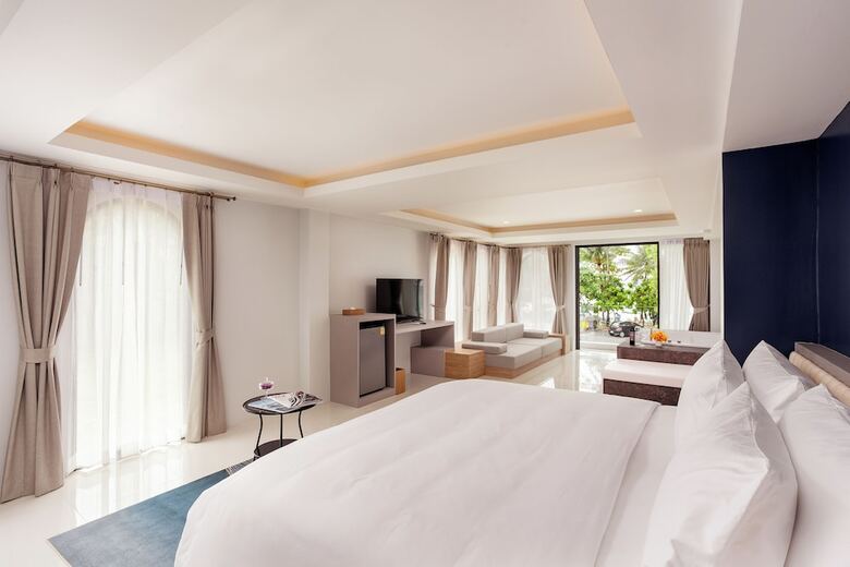 Hotel Anona Beachfront Phuket Resort