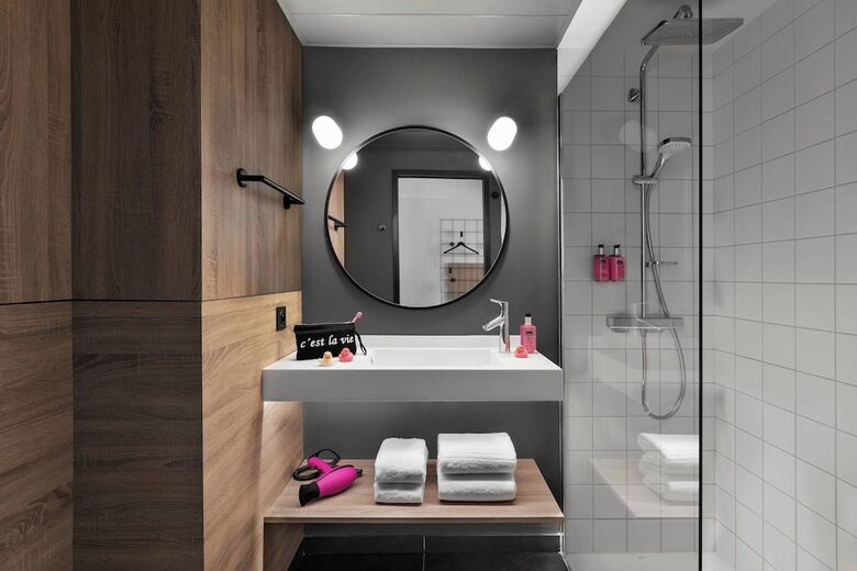 Hotel Moxy Lyon Airport