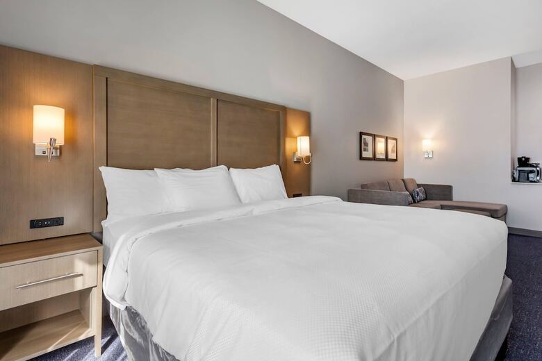 Hotel Comfort Suites Scottsdale Talking Stick Entertainment District