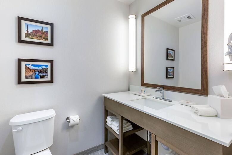 Hotel Comfort Suites Scottsdale Talking Stick Entertainment District