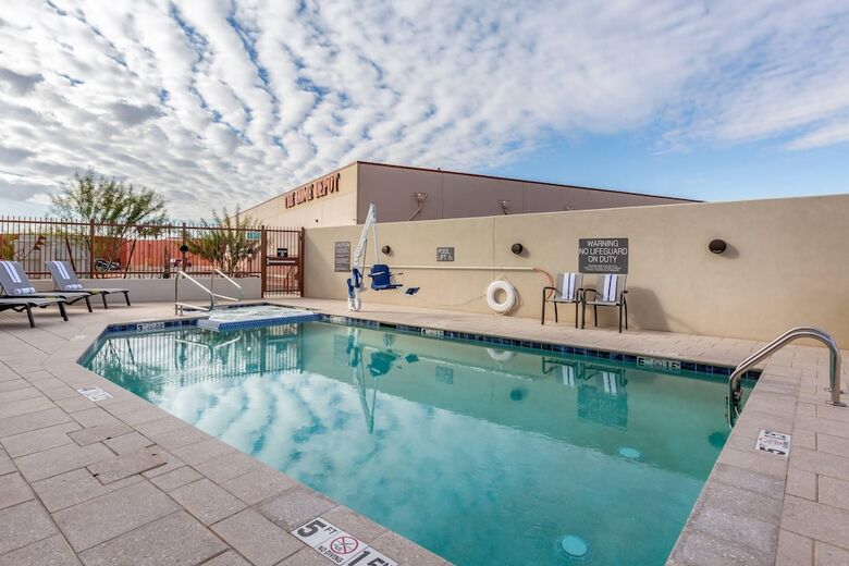 Hotel Comfort Suites Scottsdale Talking Stick Entertainment District