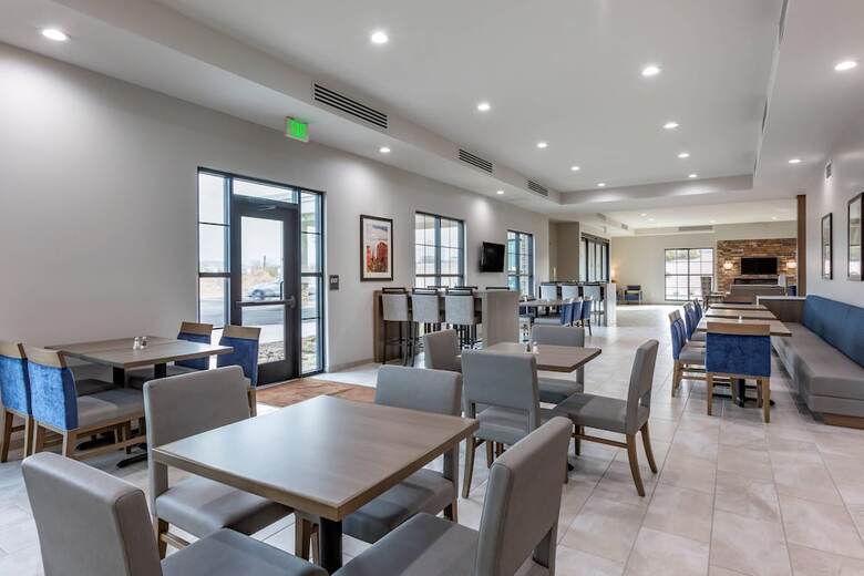Hotel Comfort Suites Scottsdale Talking Stick Entertainment District