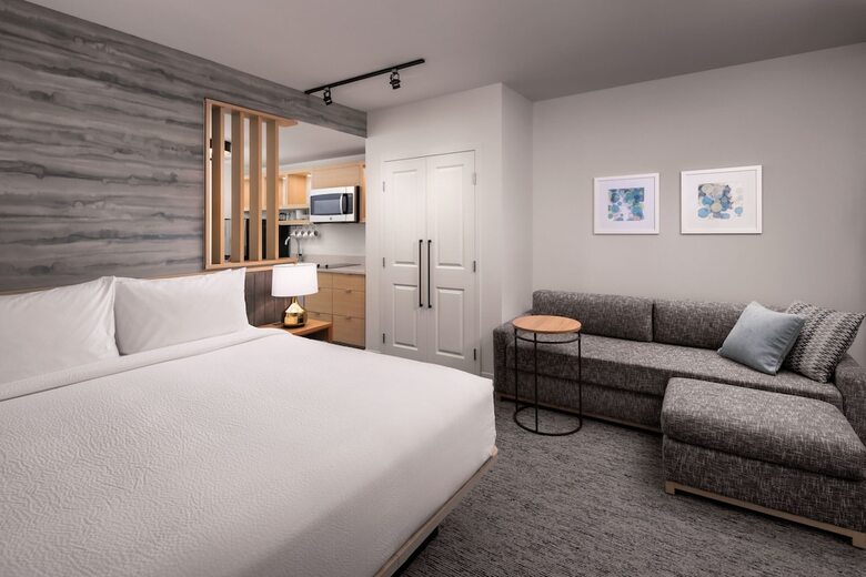 Hotel Towneplace Suites By Marriott West Kelowna