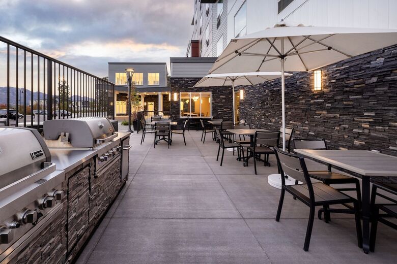 Hotel Towneplace Suites By Marriott West Kelowna