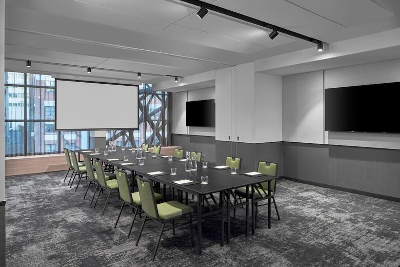 Hotel Courtyard By Marriott Melbourne Flagstaff Gardens