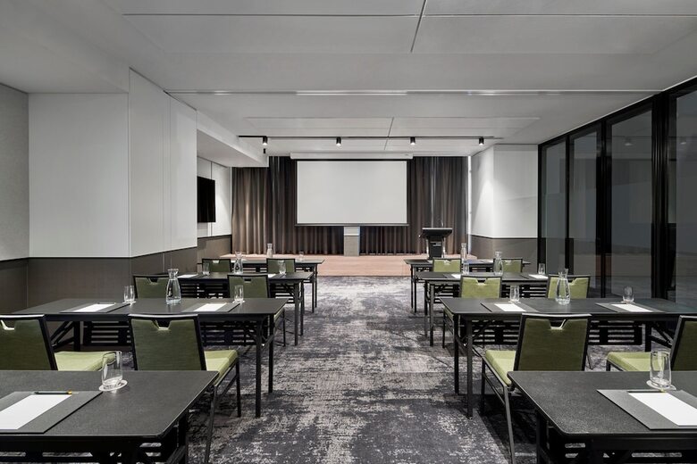 Hotel Courtyard By Marriott Melbourne Flagstaff Gardens