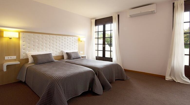 Hotel H�tel C�t� Ventoux