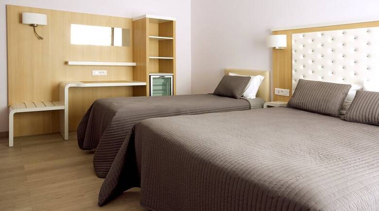 Hotel H�tel C�t� Ventoux