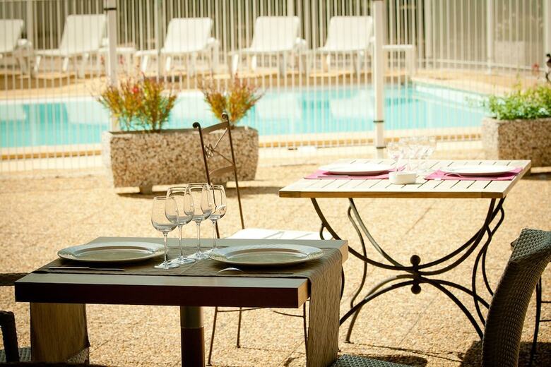 Hotel H�tel C�t� Ventoux