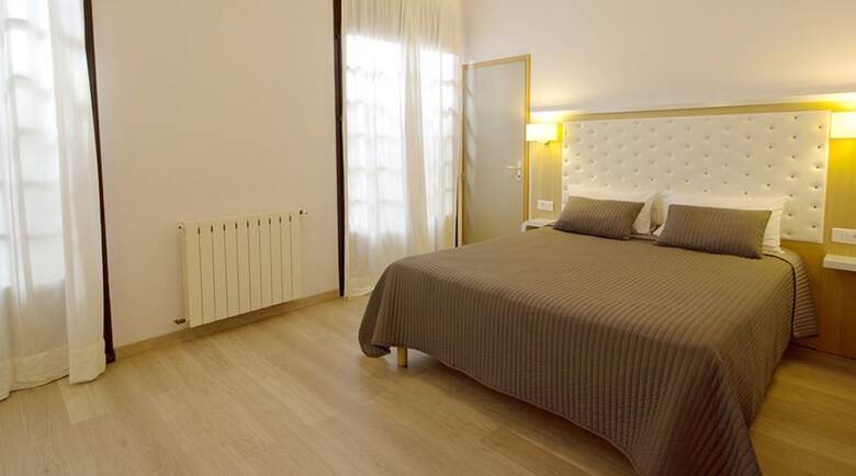 Hotel H�tel C�t� Ventoux